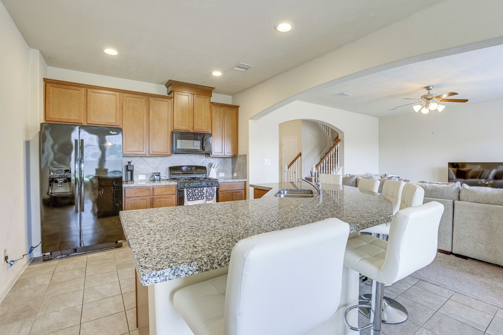 Covered Patio & Spacious Yard: Houston Area Home!