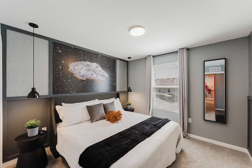 Themed 6BR Solara Near Disney Pool Summerkitchen