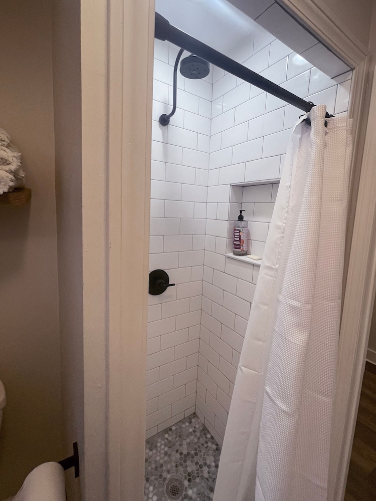 Apartment w Private Balcony Close to Beach