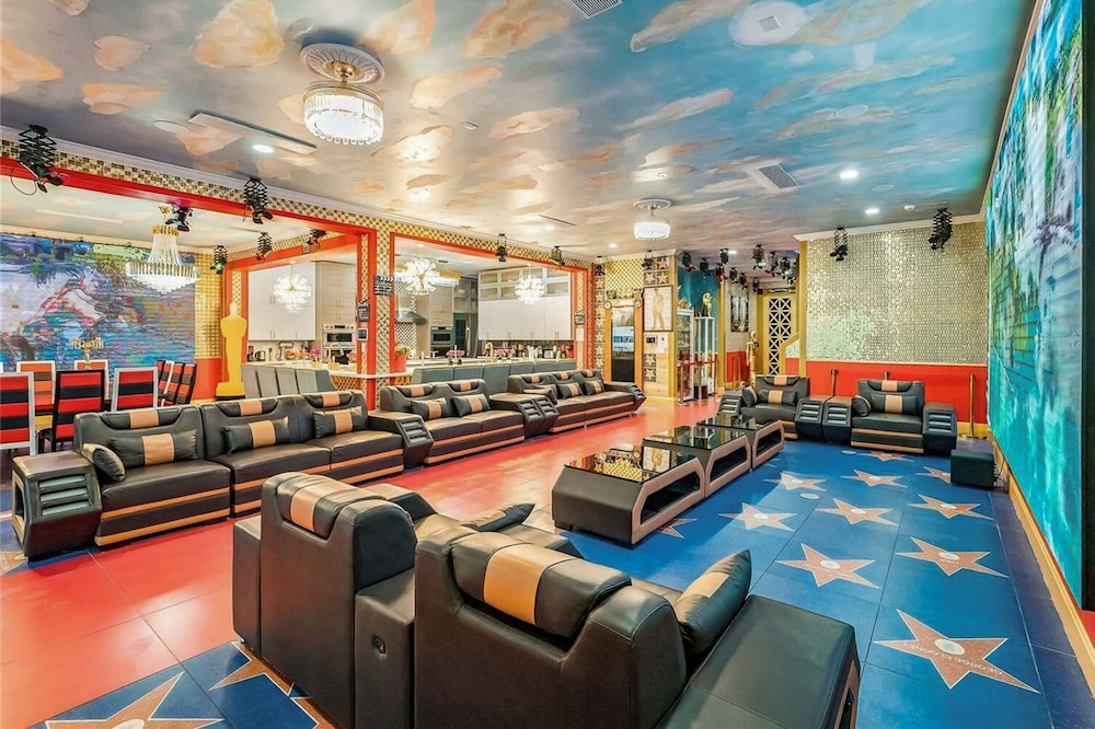 Ultimate Hollywood Themed Mansion for Big Groups