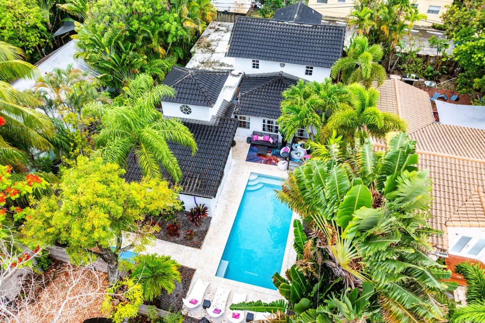 Chic Retreat Heated Pool Floats Close to Beach