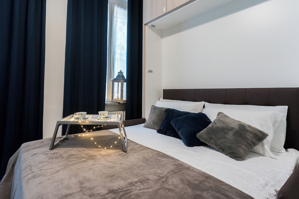 Garibaldi 24 Apartments by Rent all Como