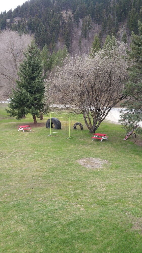 Rivermount Motel Campground and RV Park