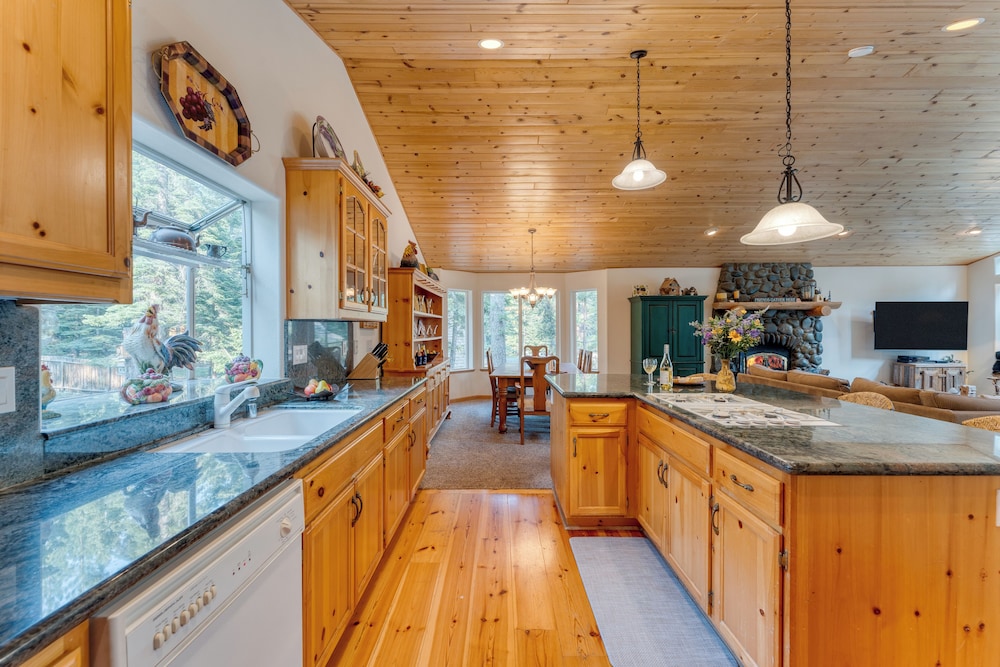 Tahoe Vista by Avantstay Central Location + Patio