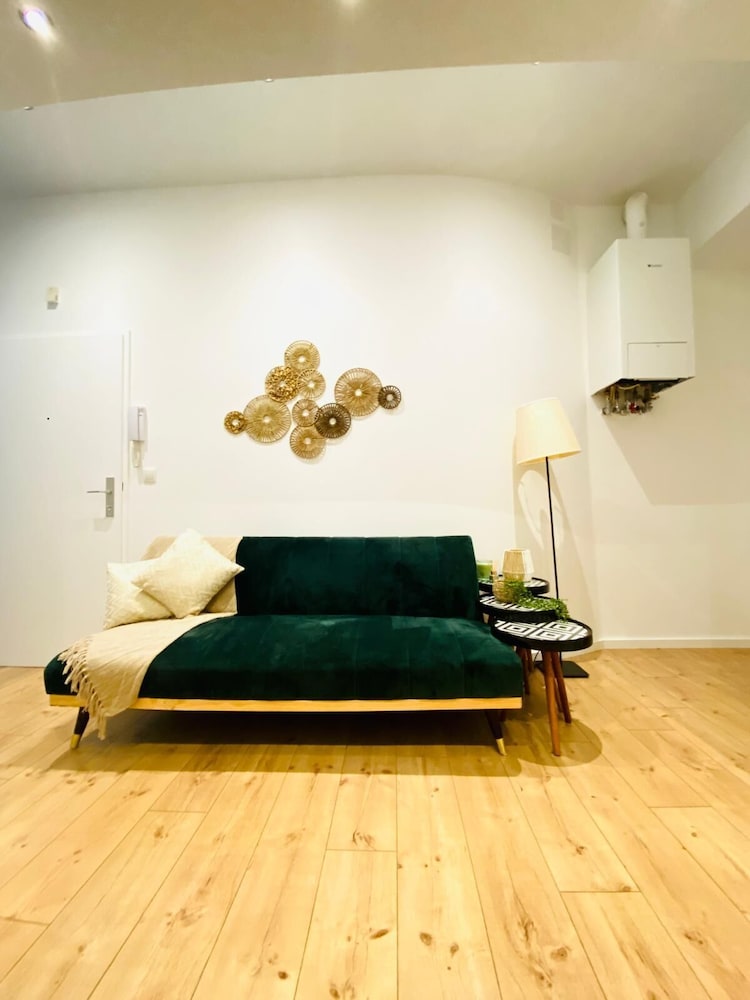 Comfy and Scenic 4BR Stay in Ottakring