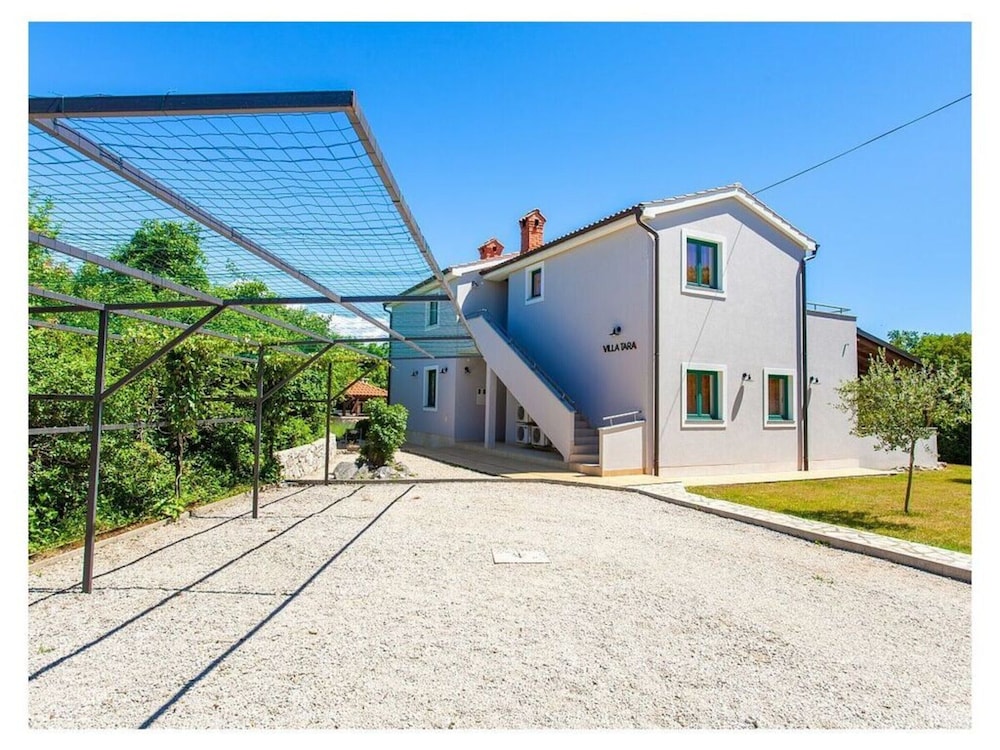 Villa Tara With a Beautiful Heated Pool
