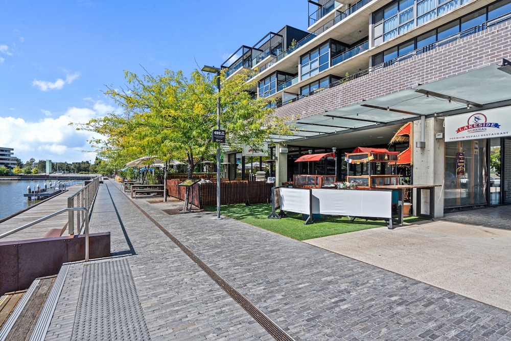 Bright Kingston Stay With Balcony Access