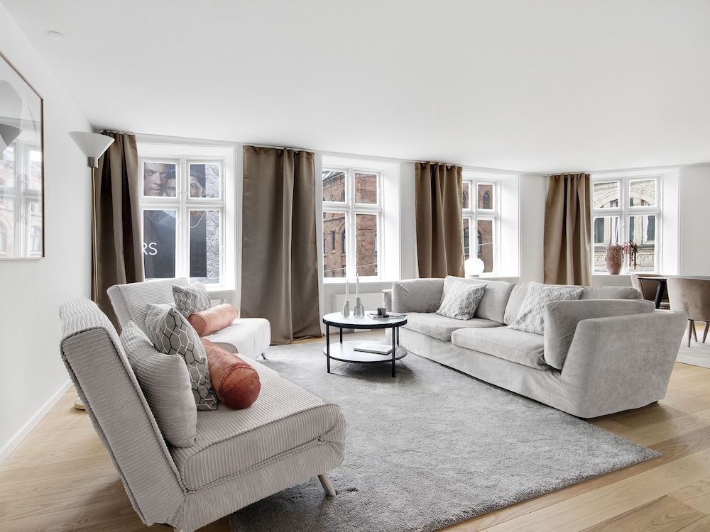 Sanders Regent - Lovely 2-bdr Apt w Terrace view 3