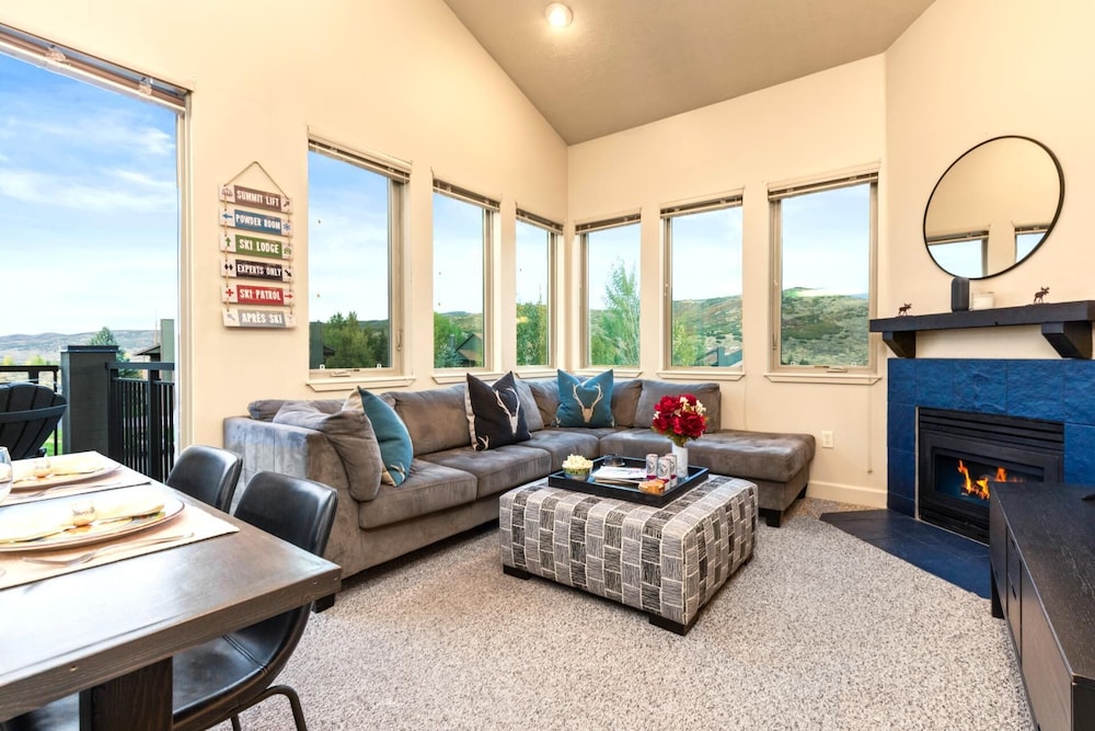 KBM Resorts Crestview Condos Spacious Condo Near Olympic Park With gas Fireplace, Year-round Pool, hot Tub, City Wide Shuttle Access. Cvc-308b