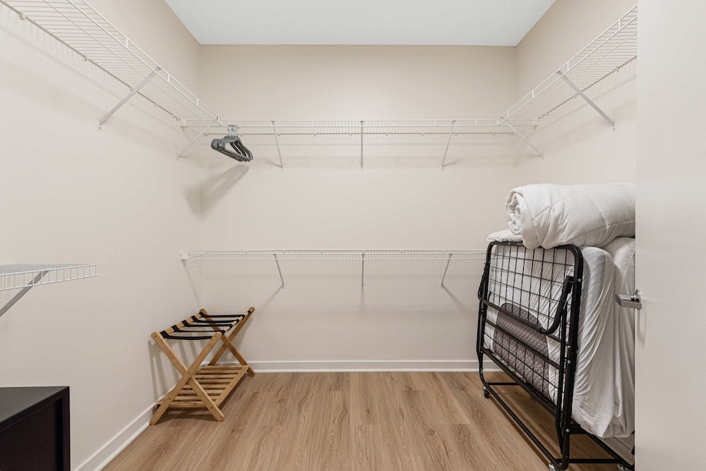 Brand-new 3BR City Views Prime West Loop Spot