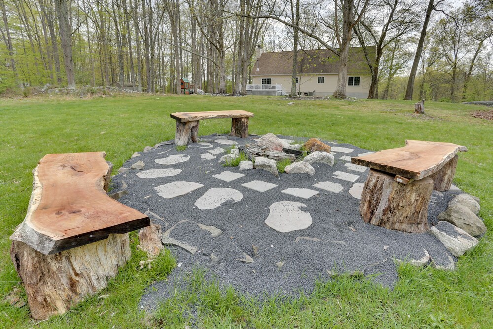 Pet-friendly Grand Pine Bush Retreat on 2 Acres! - Property Image 8