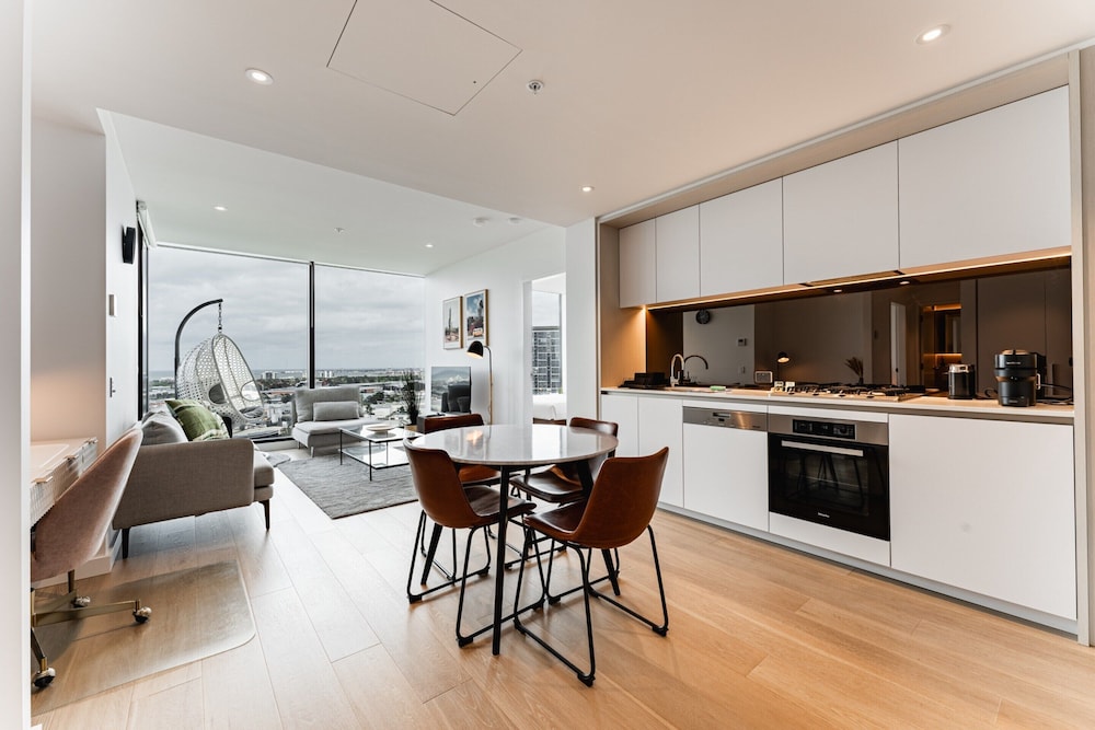2-bed With Harbour Views & Outstanding Amenities