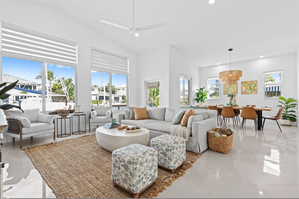 Waterfront Oasis Heated Pool Game Room Gym