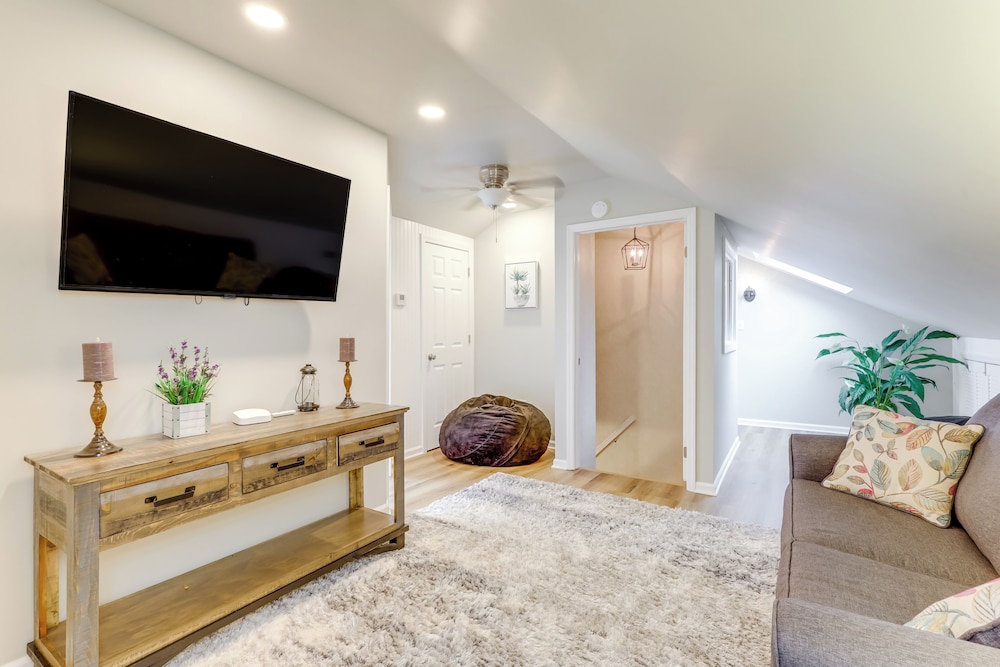 1 Mi to Village: Waterfront Oasis in Lake George!