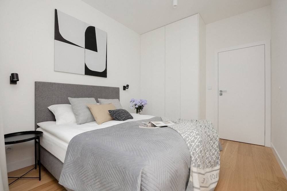 Elegant City Center by Renters Prestige view 2