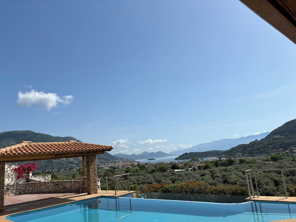Smaragdine Blue Villa