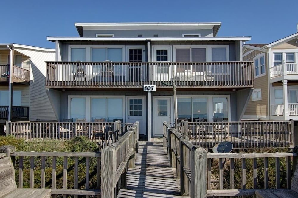 Eastside  3 Bedroom Home by RedAwning - Property Image 12
