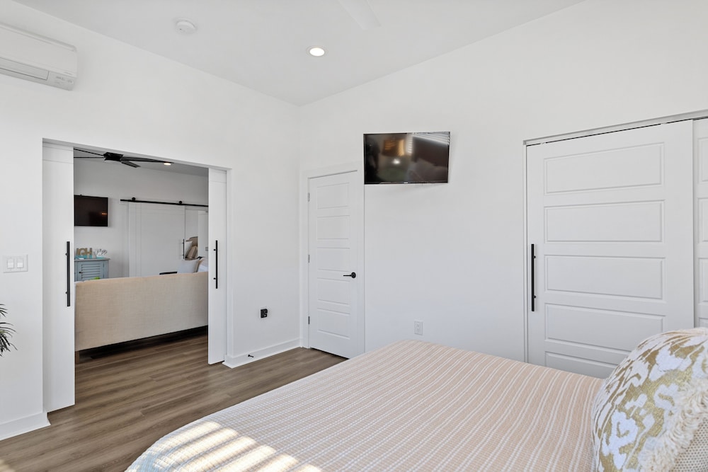 Boardwalk Pent House by Carolina Retreats