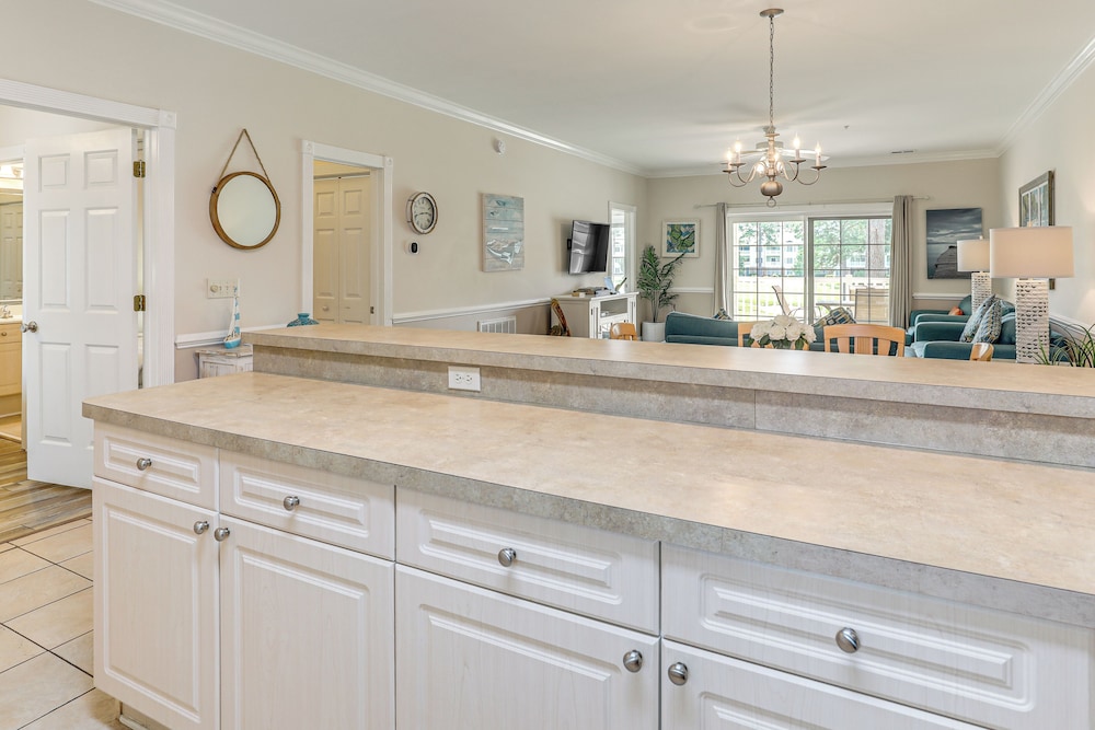 Golf Course Getaway w/ Pool Access in Myrtle Beach