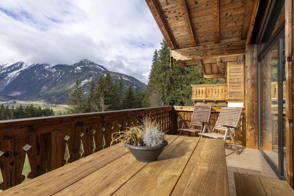 Chalet in Neukirchen 100 m ski Lift