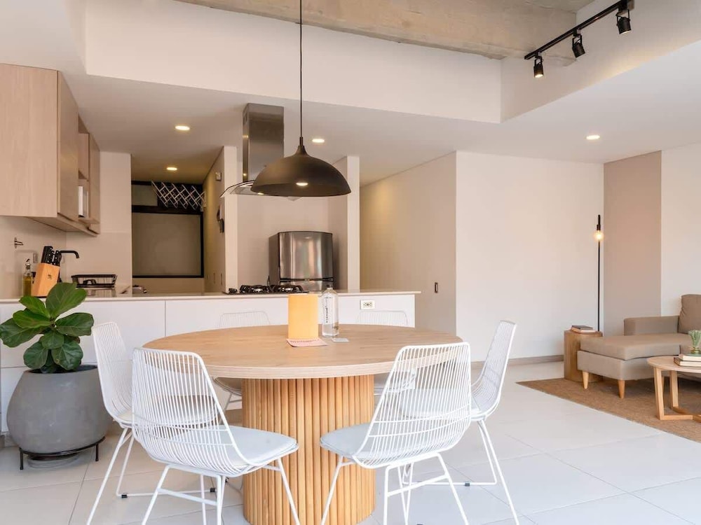 Fancy 3brw/ Balcony in Laureles Medellín