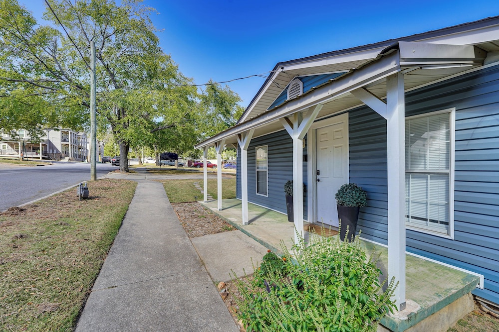 Idyllic Fayetteville Home - Walk to UA Campus! view 4