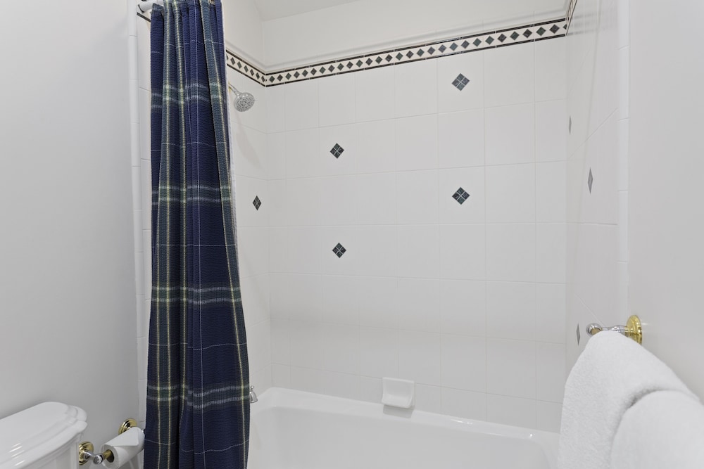 Deer Lake Village at Deer Valley Resort - Four Bedroom Condo with Hot Tub #2478 4 Condo