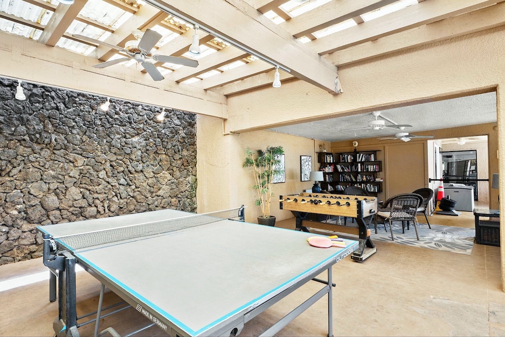 Kamaole Sands 7-109 - Romantic Getaway, Beautiful Renovation, Large Lanai, & AC!