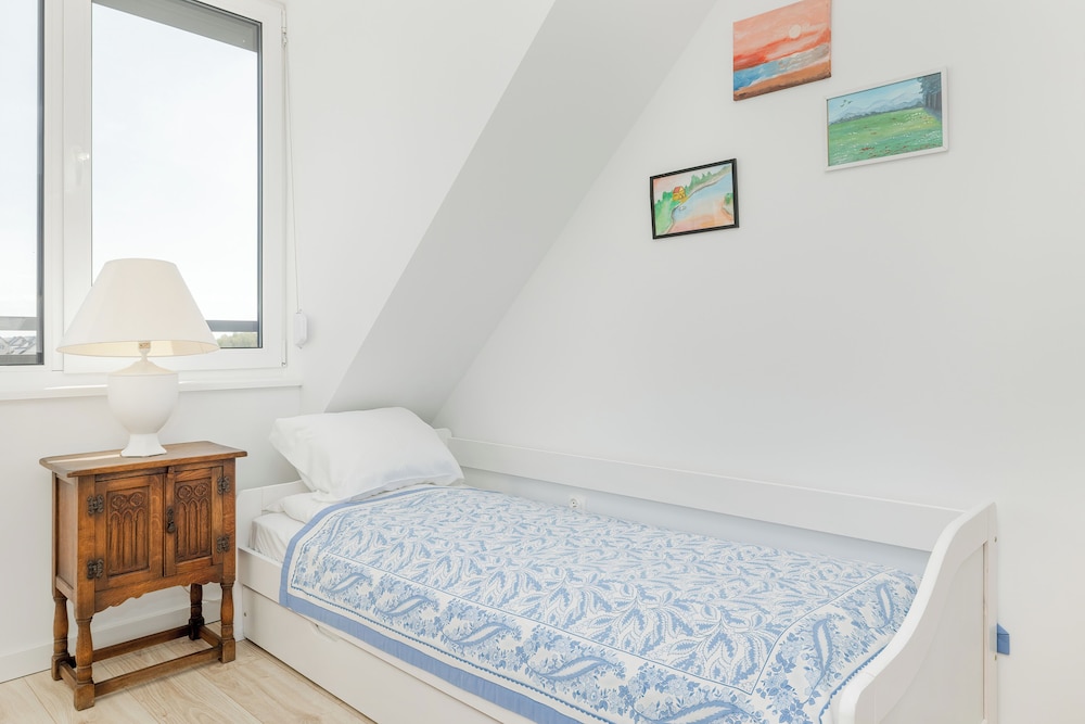 Three-level Rewal Apartment by Renters