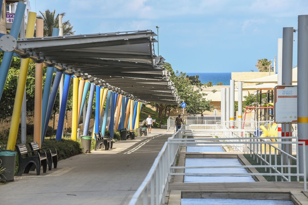 Stunning Modern Studio in Netanya view 4