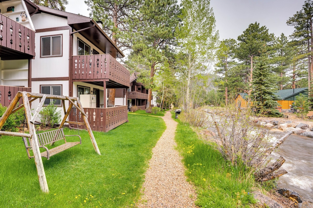 Estes Park Condo Rental: Balcony w/ River Views!