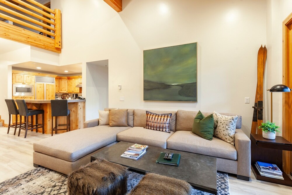 Trail's End Lodge at Deer Valley Resort - Four Bedroom Residence with Space #504 4 Condo