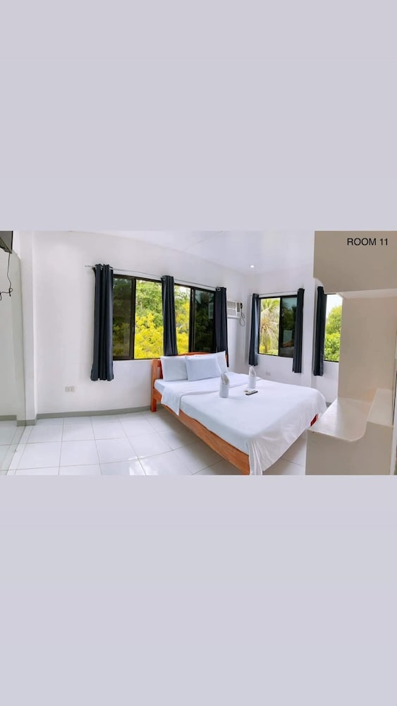 Luna Oslob Travellers Inn