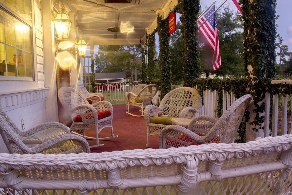 Book Nook Inn