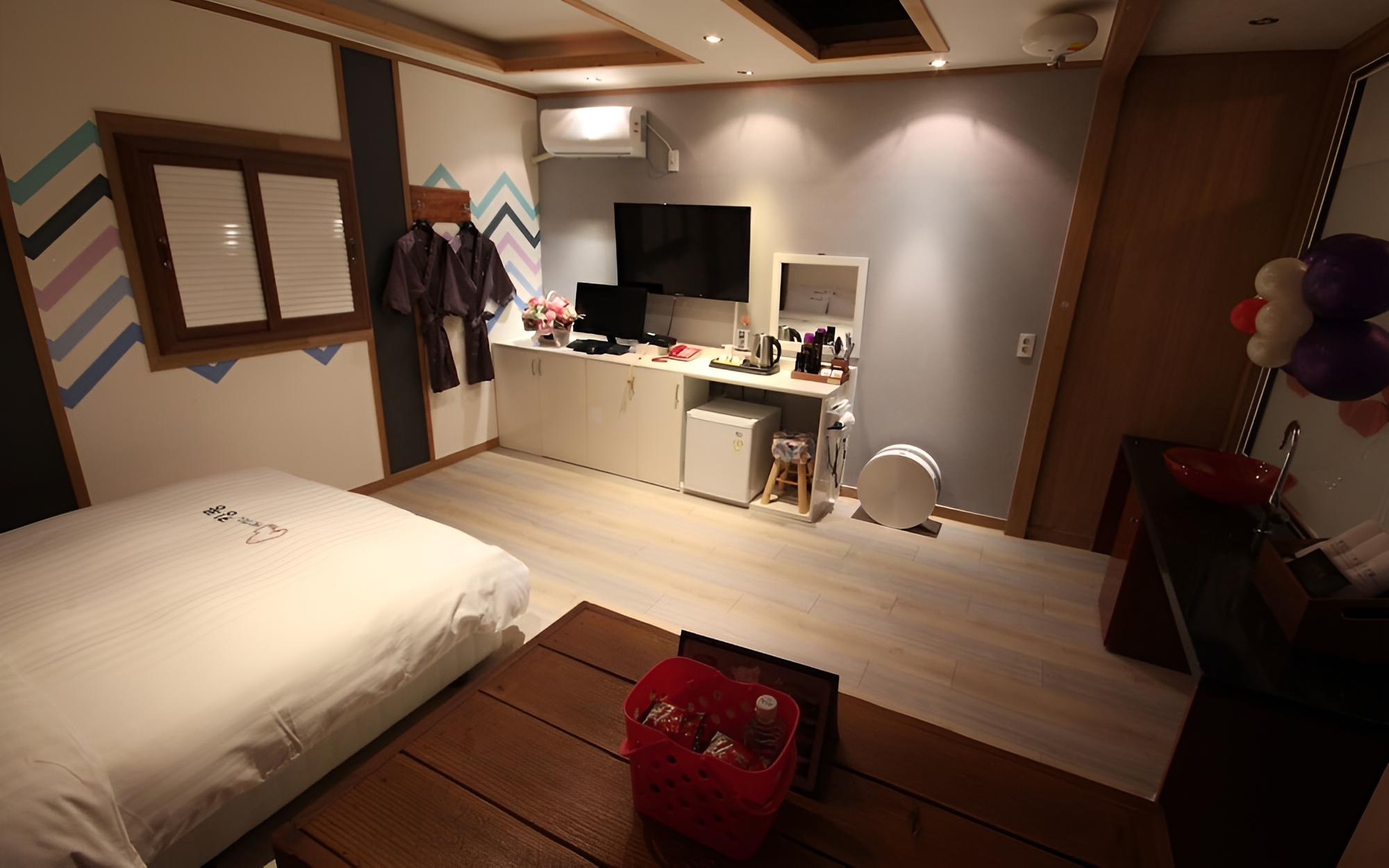 Photo 11