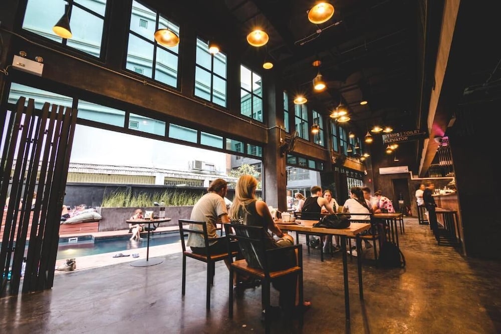BED STATION HOSTEL KHAOSAN