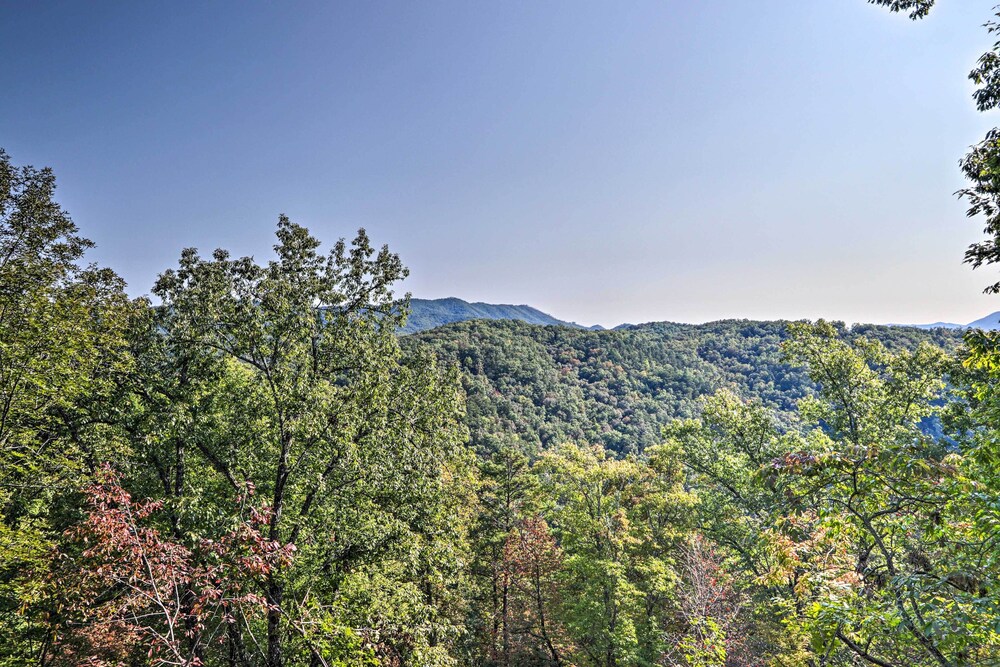 Scenic Sevierville Cabin: Hot Tub, Panoramic Views view 4