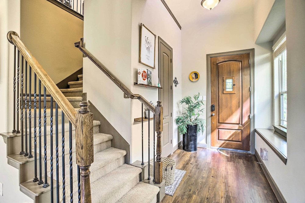 Family-friendly Spring Townhouse w/ Backyard!