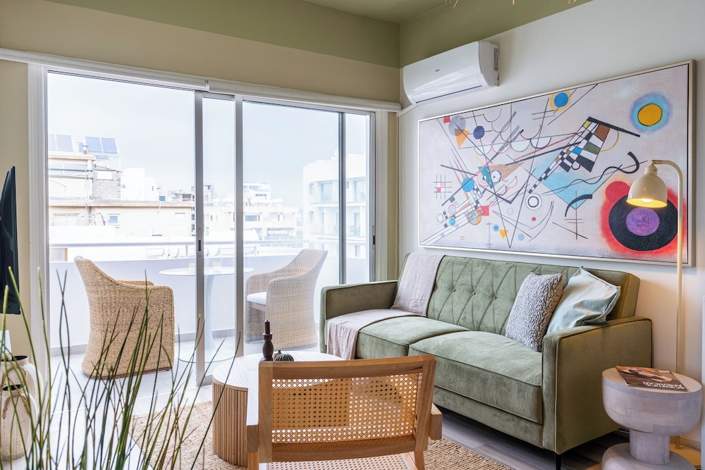 Dune - 1BR & Balcony in Mackenzie