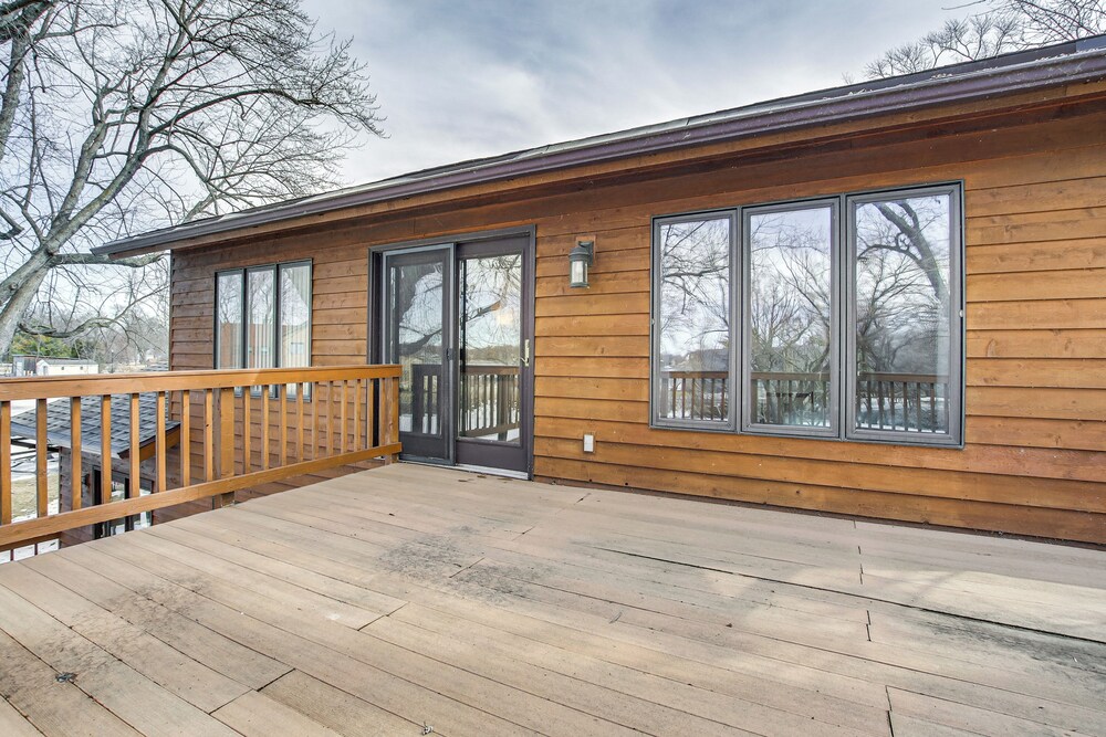 Lake Winnebago Family Retreat: Dock & Deck!