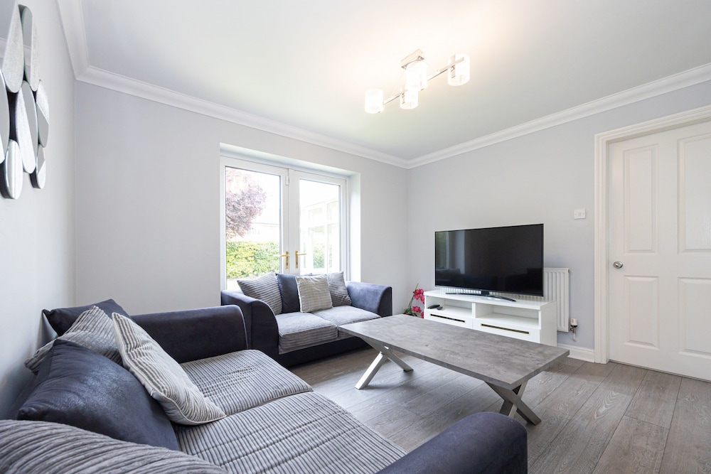 Modern Family Home In South Manchester/Stockport