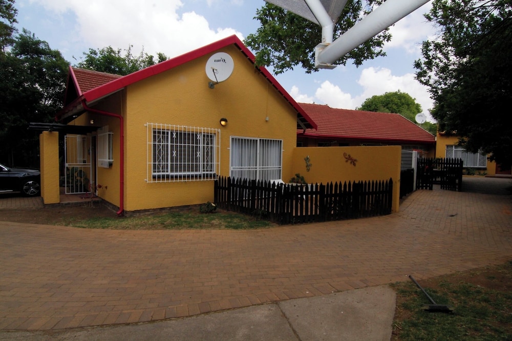 Madison House & Cottages