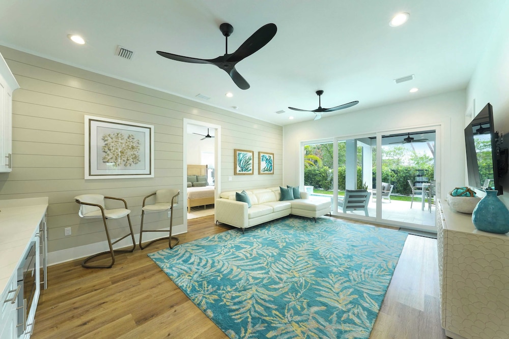 Sleeps 39 2 Luxe Homes w/ Free Golf Cart, Private Pool+spa 3 Blocks to Beach
