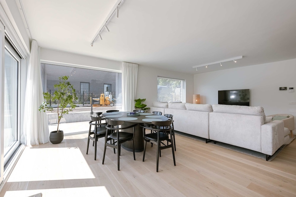 Huswell - Family Villa With Terrace and Parking