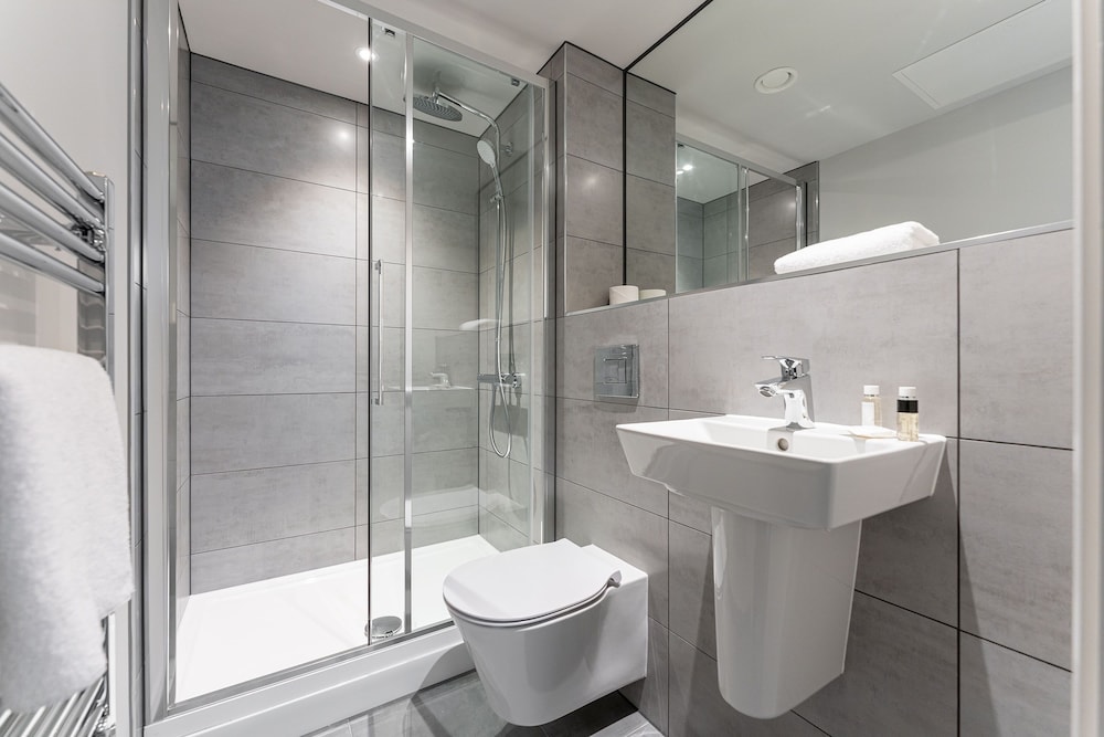 Luxury 2-bedroom Apartment in St Martin s Place BMH