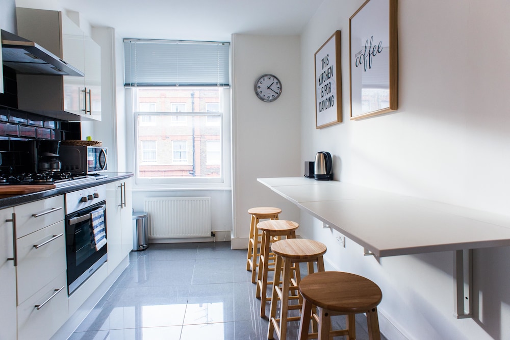Baker Street Apartments by Allô Housing