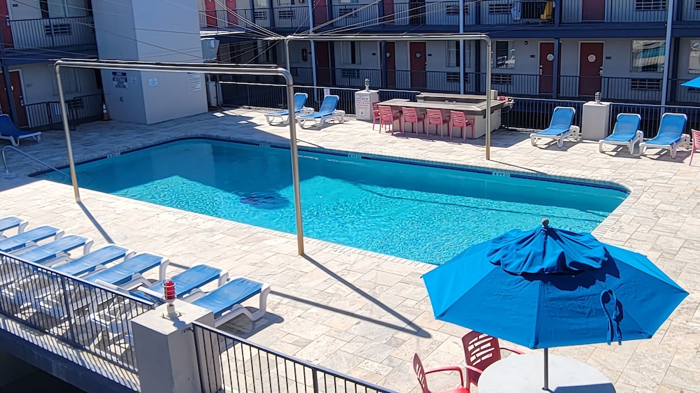 Pelican Landing 302 by Tybee Vacation Rentals