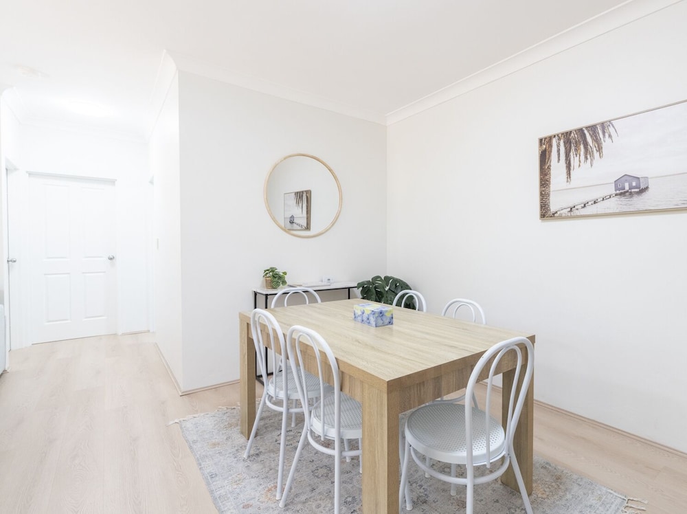 Kozyguru | Homebush West | 3-Beds Apt With Parking