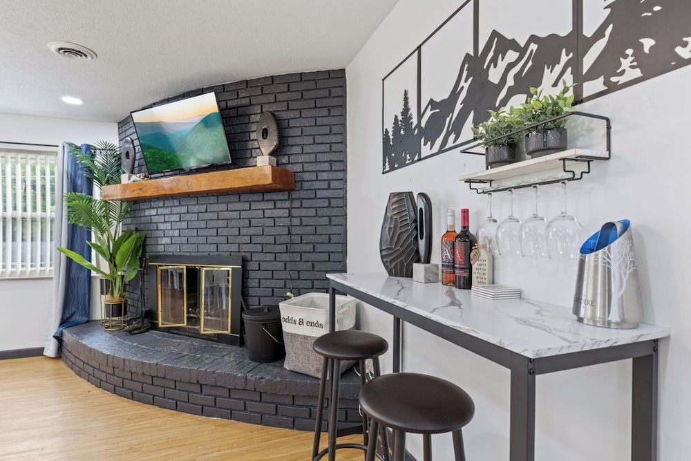 Noir Manor 3BR House