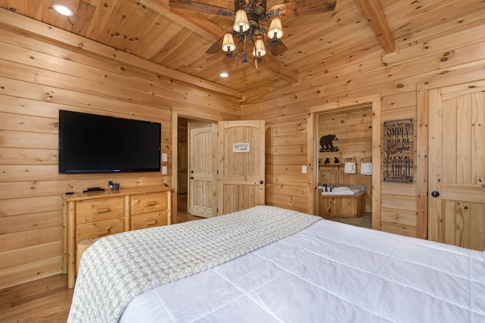 Cabin w/ Mountain Views, Hot Tub & Game Room! view 5
